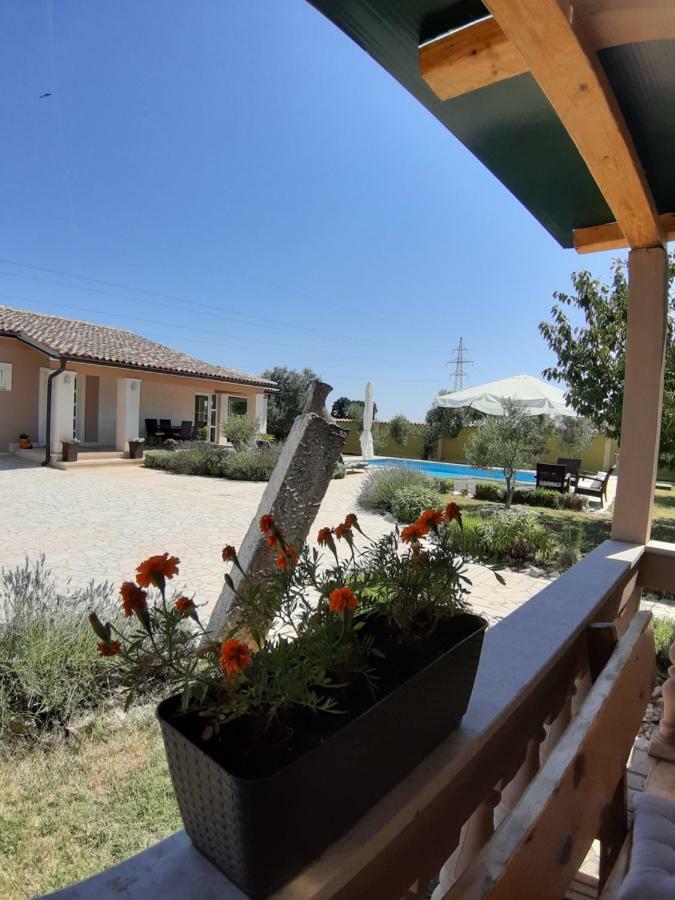 Villa Zafirah Pula Exterior foto